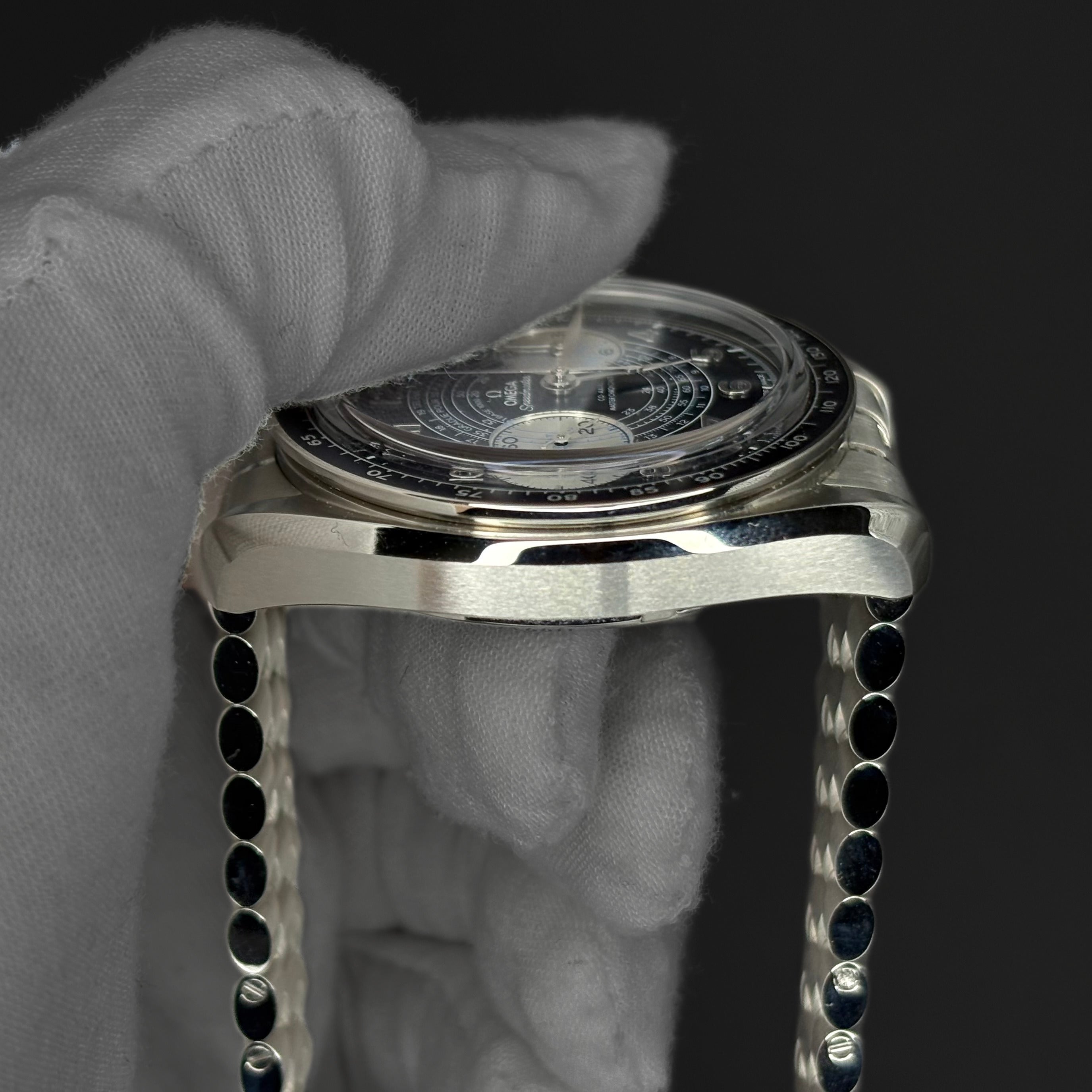 Omega Speedmaster Chronoscope Blue Dial 329.30.43.51.03.001 case profile left side